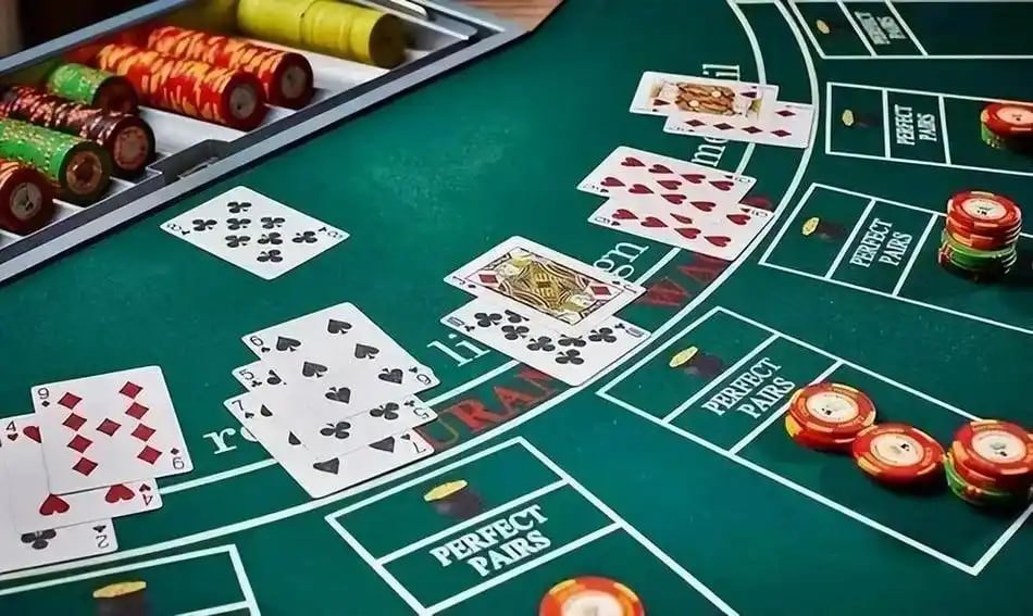 Người hâm mộ thể thao Việt Nam theo dõi bóng đá và cầu lông tại cam67